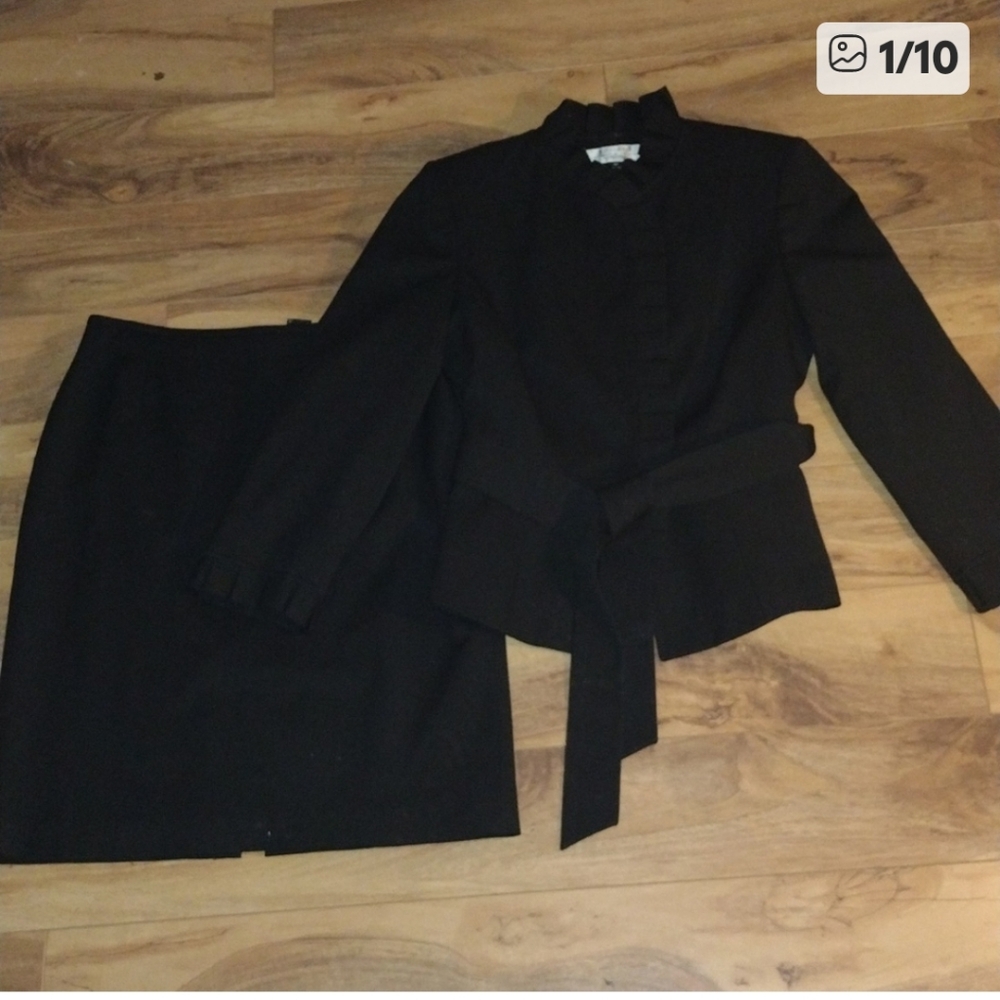 Tahari,Size 4,Black Skirt and Blazer Set